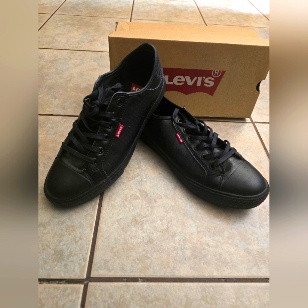 Levi's leather sneakers